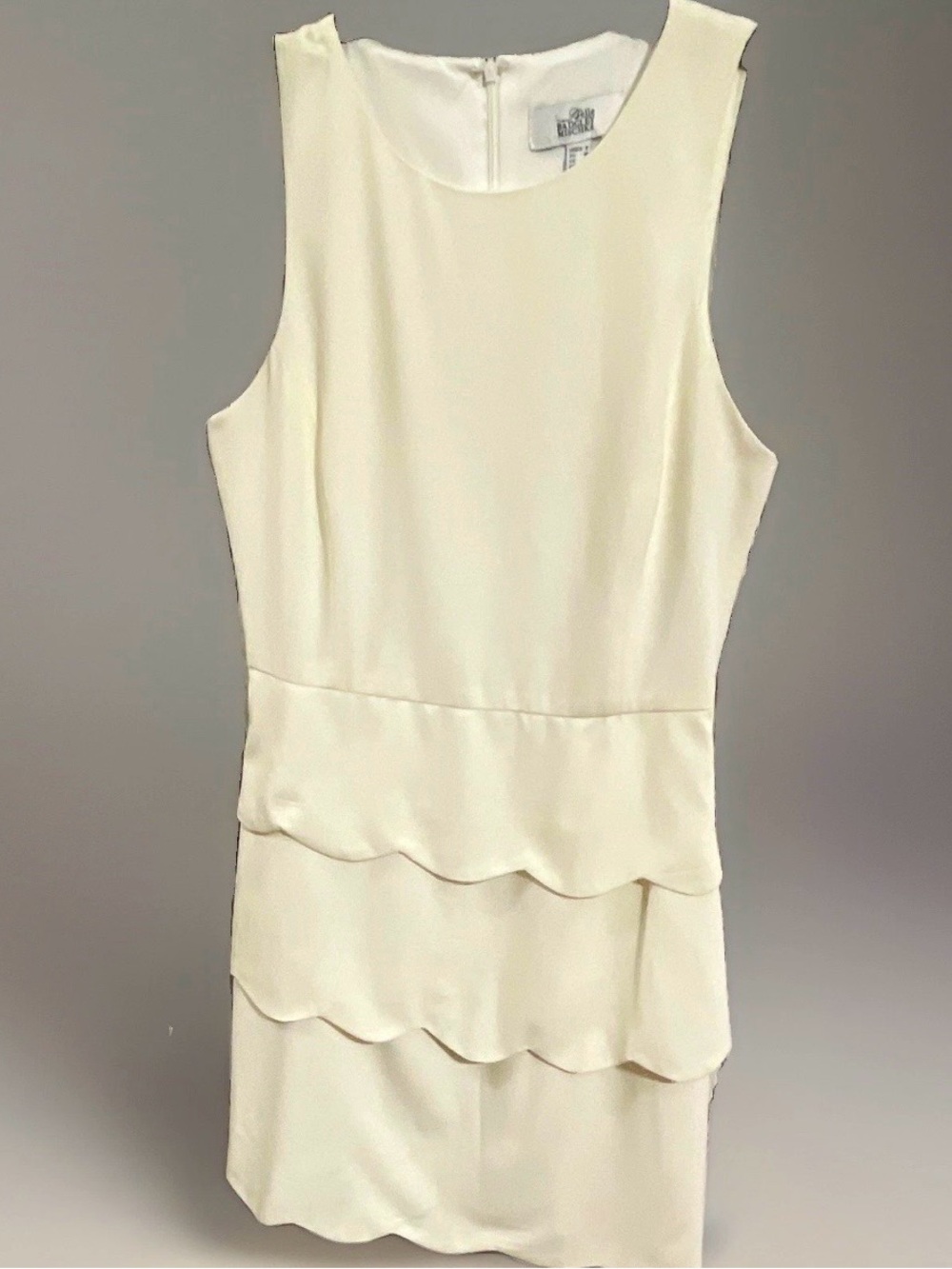 Badgley Mischka Cream Sleeveless Scallop Tiered Dress